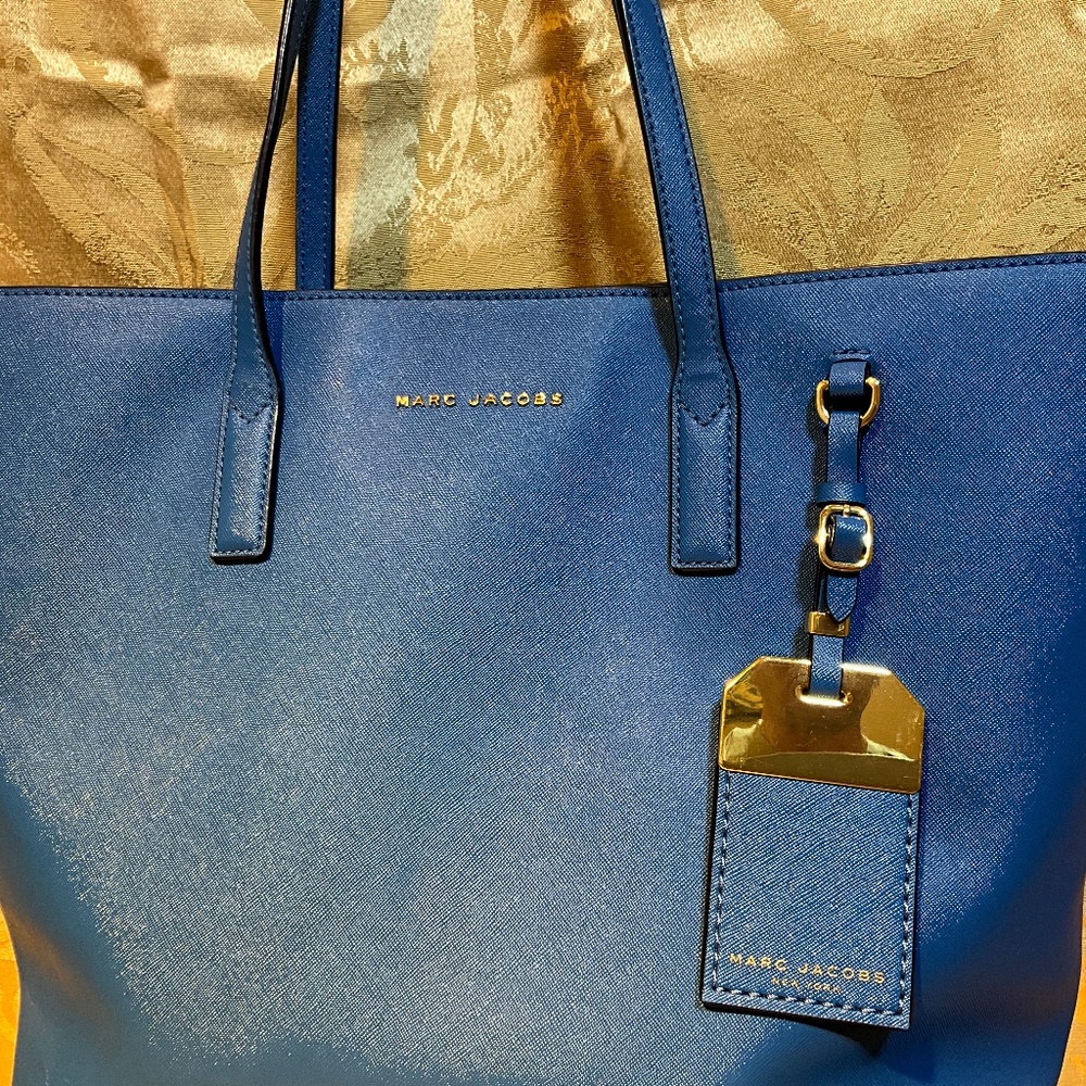 Michael Kors blue tote, floral interior, magnetic closure.   H1Da